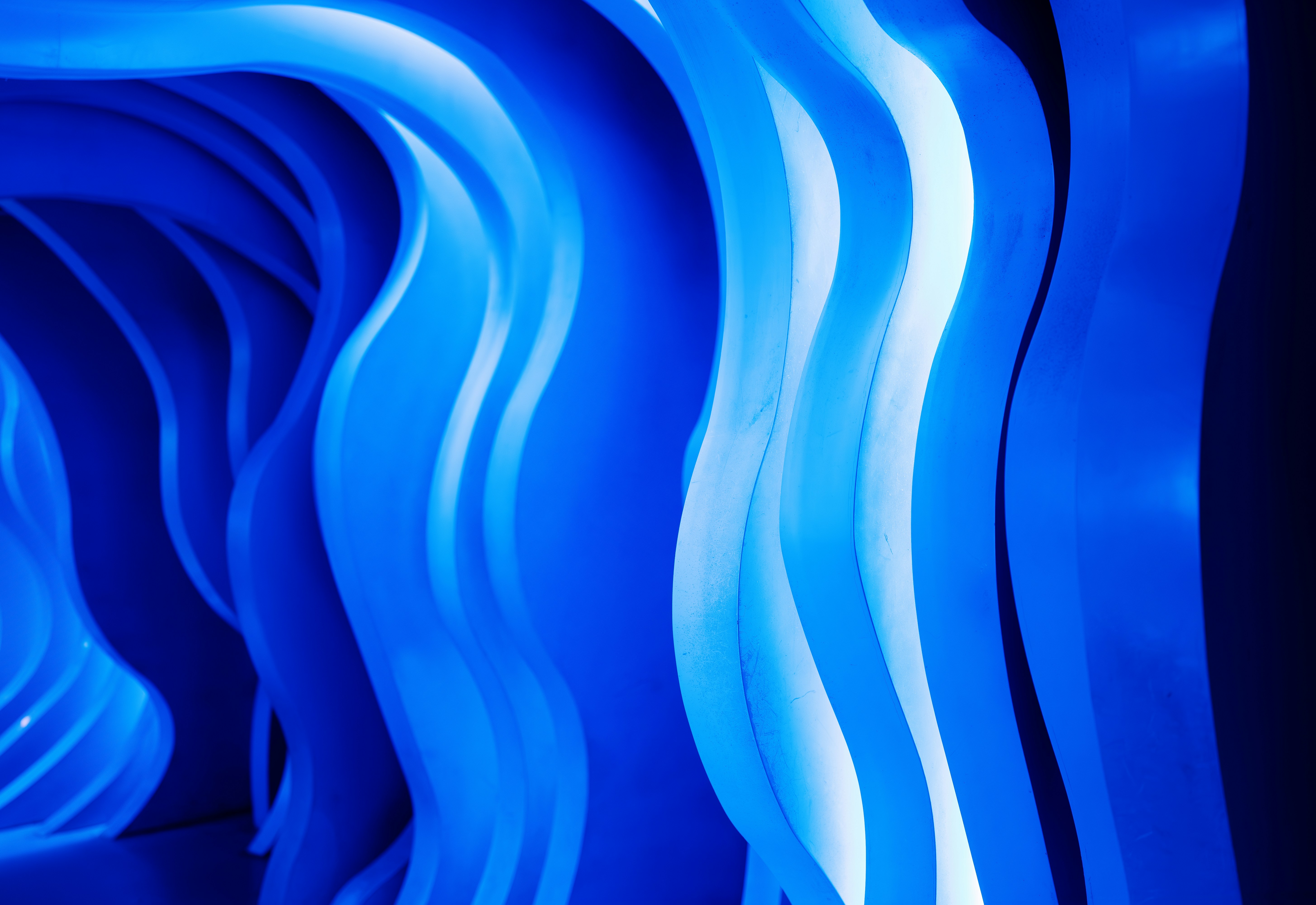 immagine astratta di linee morbidi dai colori del blu