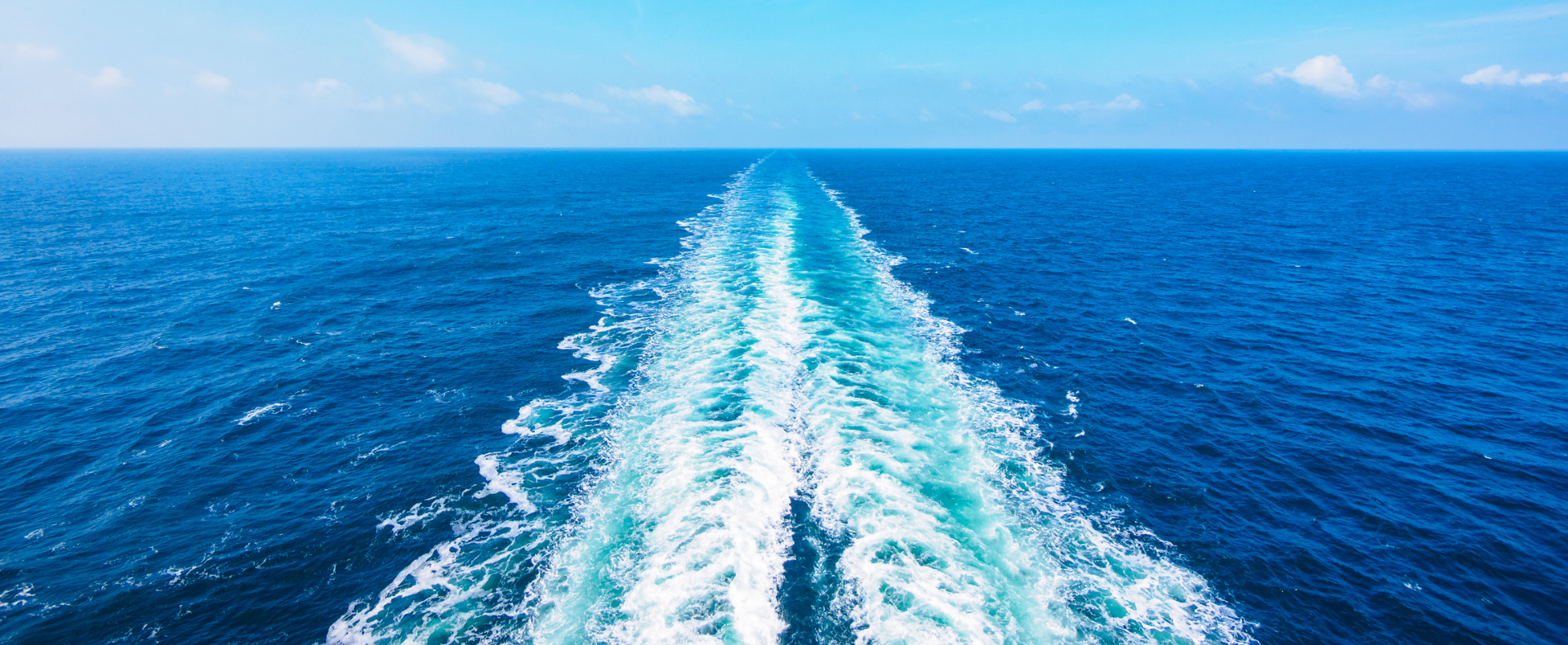 Case history Grimaldi, scia di una nave sul mare