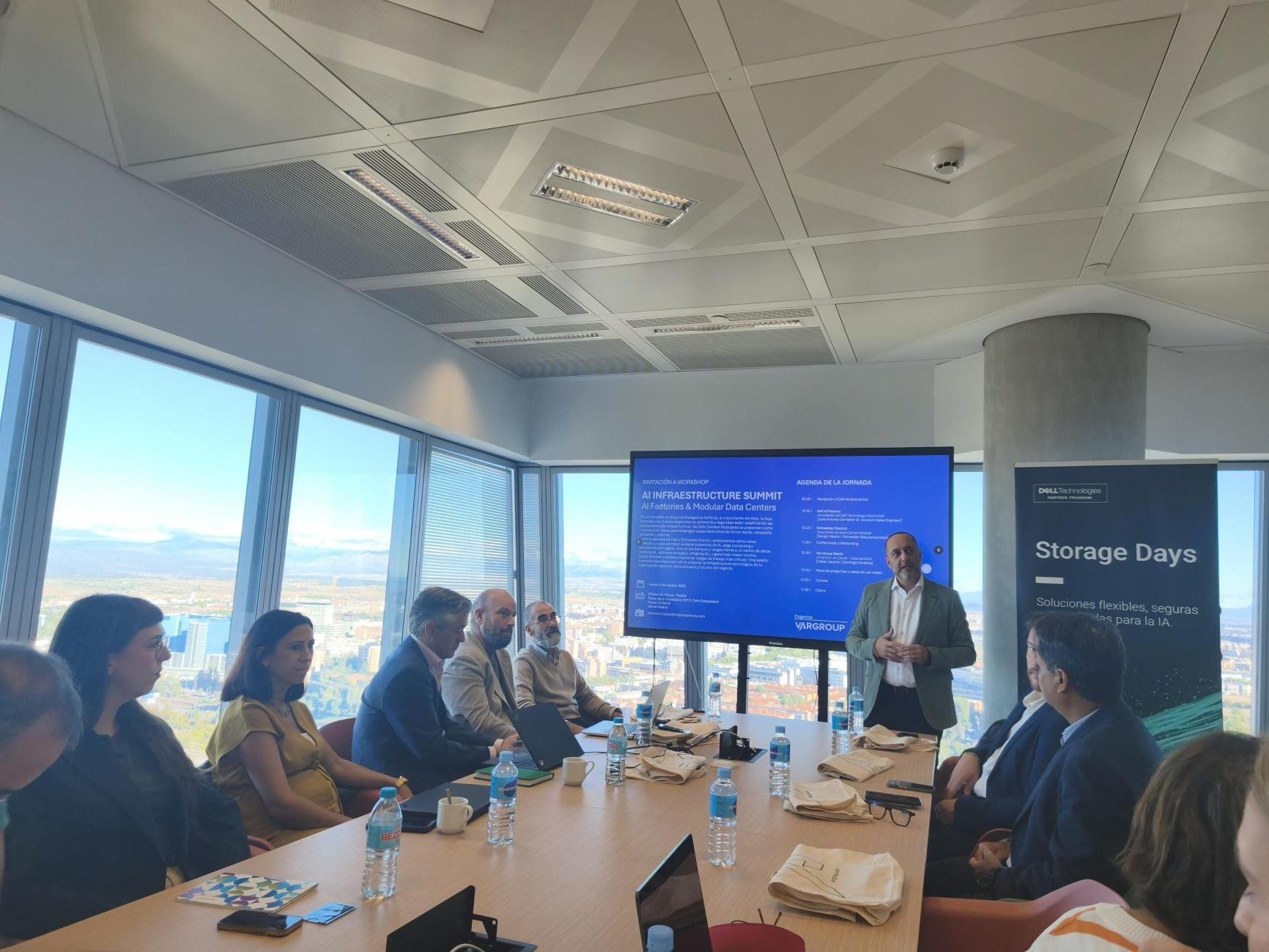 Ponencia del AI Infrastructure Summit en la oficina de Var Group en Madrid