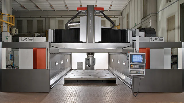 Centro di lavoro CNC per lavorazioni di precisione su larga scala