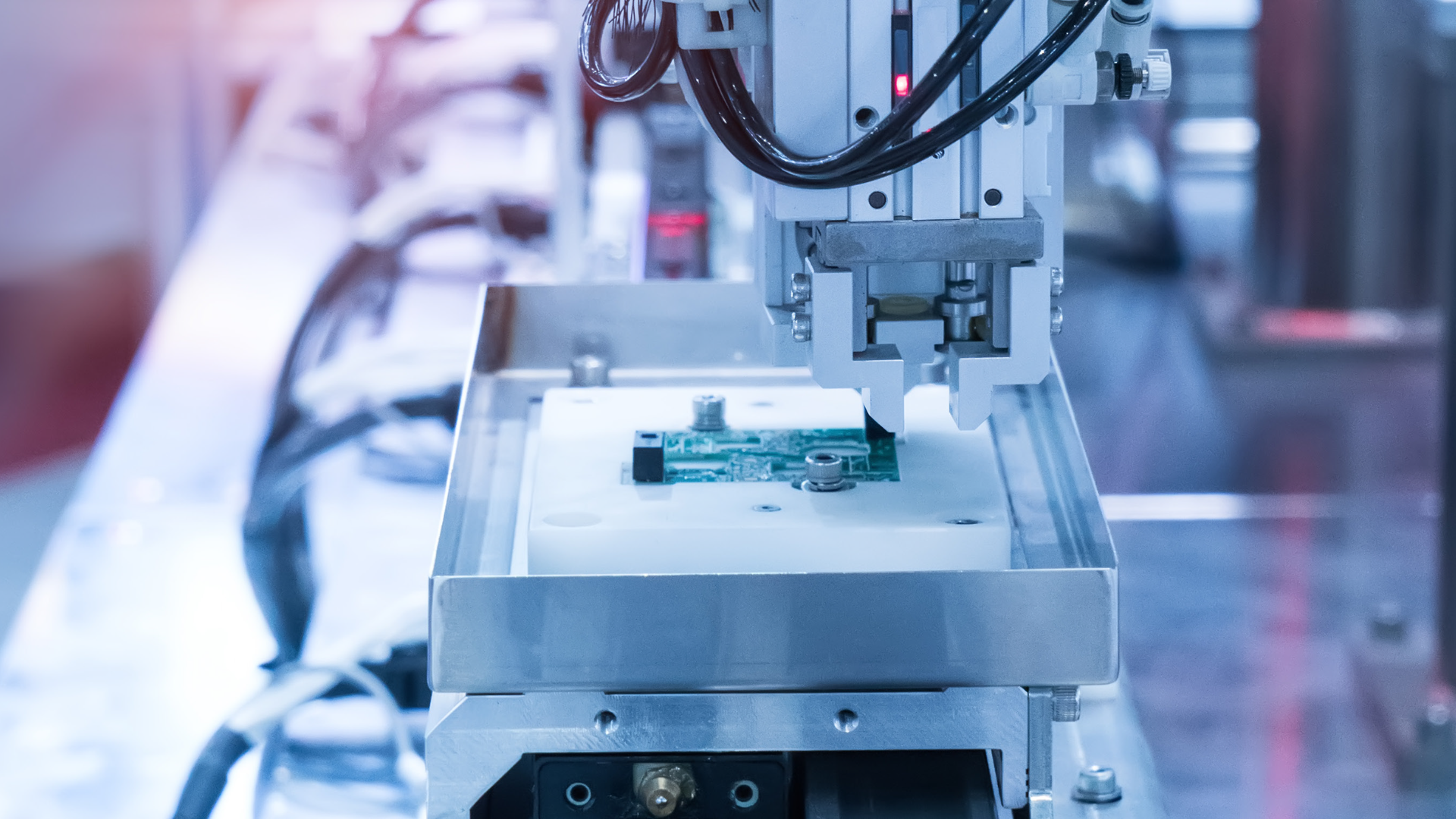 Macchinario automatizzato per l'assemblaggio di circuiti elettronici