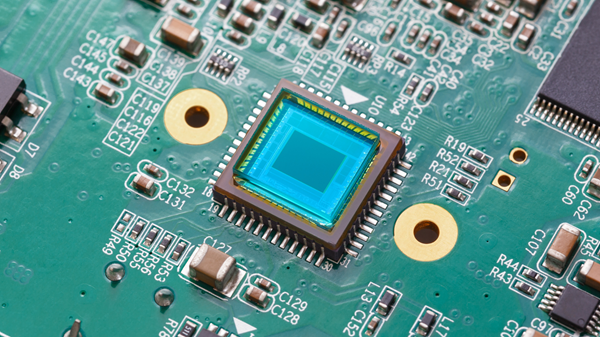 Chip elettronico su scheda circuito stampato