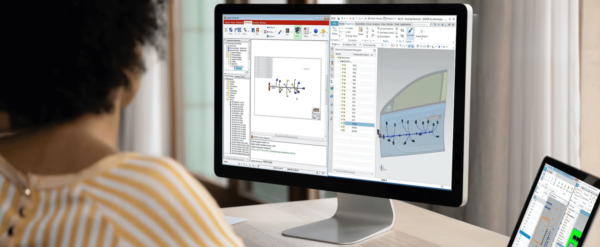Tecnico che lavora su un progetto di ingegneria elettrica al computer