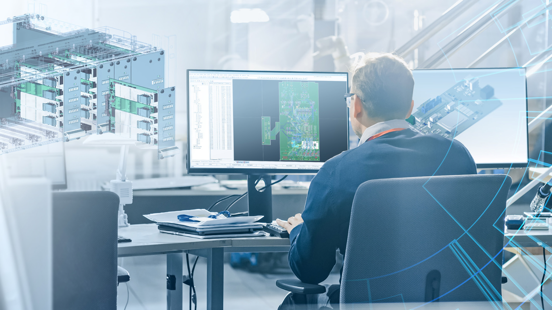 Ingegnere lavora su un progetto elettronico CAD su due monitor in ufficio