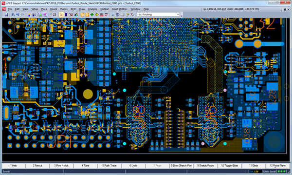 Schermata di un software di progettazione che mostra il layout complesso di un circuito