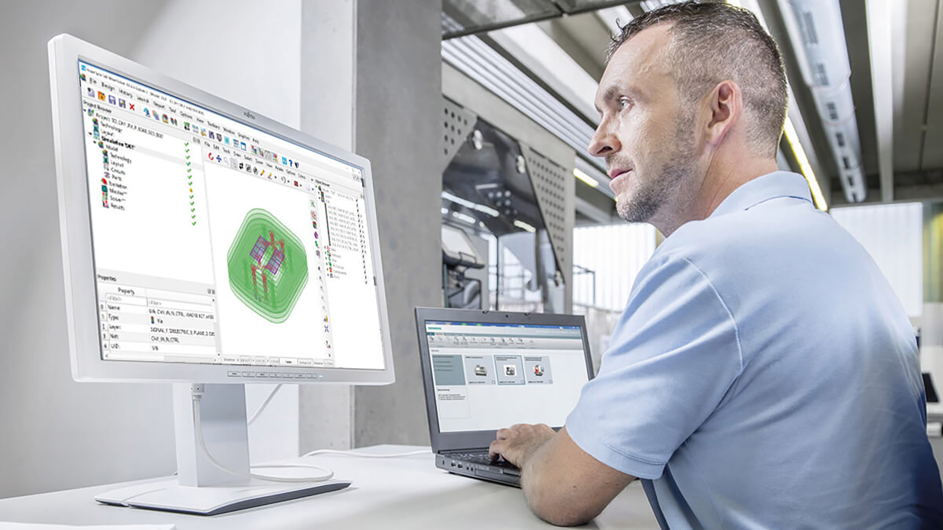 Ingegnere al computer che utilizza software CAD